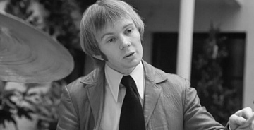 Скончался экс-ударник одной из самых популярных групп мира Bee Gees Скончался экс-ударник одной из самых популярных групп мира Bee Gees